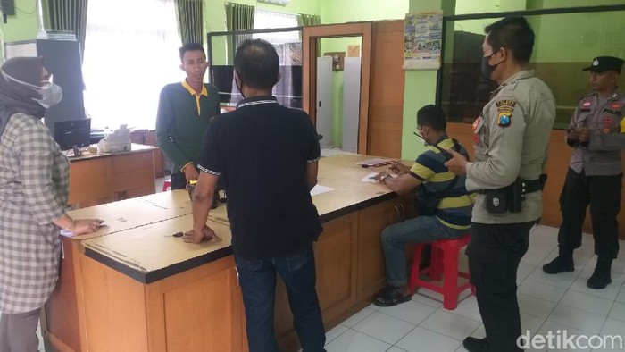 Sebanyak 378 tablet di SMKN 5 Jember raib dicuri. Ratusan tablet tersebut merupakan bantuan dari Kemendikbud.