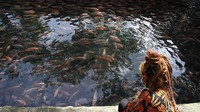 Warga Desa Pusur itu membuat restoran dan budidaya ikan nila di sungai tersebut. 