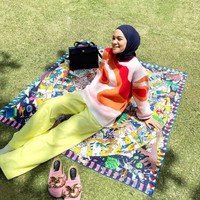 Sebelum membuat sebuah konten, Tantri dan timnya pasti akan bertukar pikiran terlebih dahulu untuk menentukan tema hingga background yang sesuai. Prepare tiga hari sebelum buat konten, saya nggak suka yang dadakan karena hasilnya tidak baik, terang Tantri. Foto: dok. Instagram/@tantrinamirah