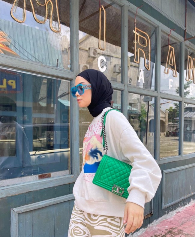 Selain itu Tantri Namirah juga mengaku bahwa dirinya selalu berdandan walaupun hanya di rumah saja. Pasalnya Tantri merasa dengan berdandan, moodnya bisa lebih meningkat. Foto: dok. Instagram/@tantrinamirah