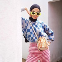 Cara lain yang juga dilakukan oleh Tantri Namirah untuk membuat harinya menjadi lebih semangat di tengah pandemi saat ini adalah dengan bangun pagi dan berolahraga. Olahraga pagi-pagi bikin adrenalin naik, dari yang ngantuk jadi lebih segar. Trus mandi pakai. Baju dan makeup jadi semangat untuk beraktivitas,”  kata Tantri. Foto: dok. Instagram/@tantrinamirah