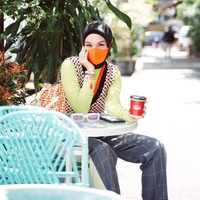 Sedangkan untuk makeup, Tantri sendiri mengaku tidak membutuhkan waktu lama, cukup 5 menit saja. Produk makeup yang paling utama untuknya ialah lipstik dan blush on. Foto: dok. Instagram/@tantrinamirah