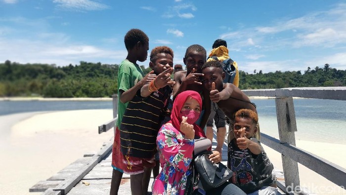 Warga di Isiren, Manokwari Selatan, Papua Barat