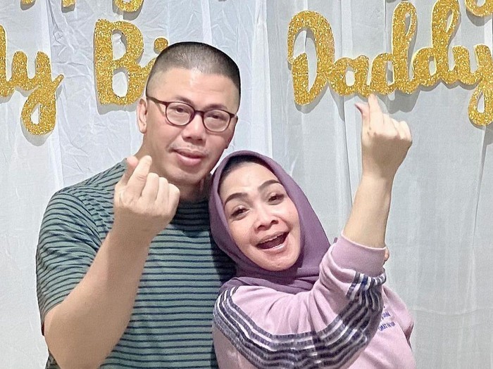 10 Momen Mama Rieta, Ibunda Nagita Slavina Saat Masak dan Makan Enak