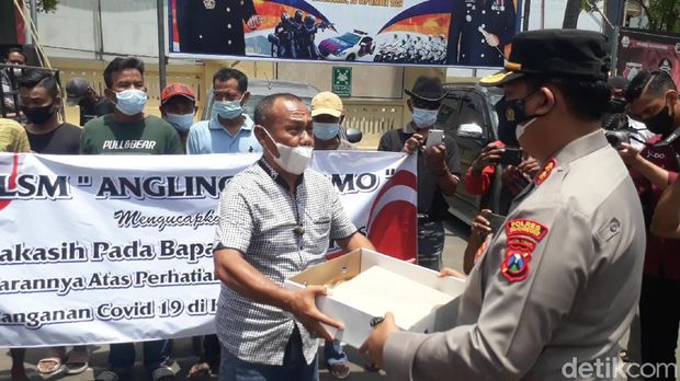aksi damai dukung aduan wabup bojonegoro