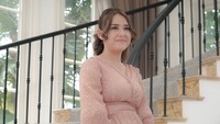 Walau kehamilan itu tidak nyata, tapi banyak yang berharap baby bump Amanda Manopo tidak hilang. Foto: dok. Instagram/@abudherypastrana