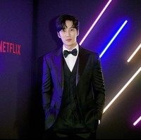 Ahn Bo Hyun pun menampilkan pesona yang berbeda dari penampilannya dalam drama Korea on going Yumi’s Cells. Ia akan menjadi detektif yang bekerja sama dengan Han So Hee dalam drama Korea My Name. Foto: dok. Instagram netflixkr