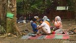 Foto: Warga Bandung Ramai Botram di Tahura