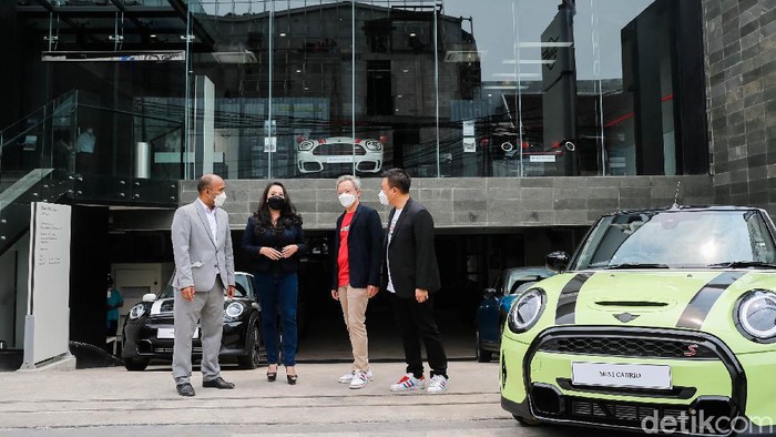 Dealer MINI Hadir di Senopati Hari ini, MINI Indonesia bersama dengan PT Plaza Auto Raya resmikan diler MINI terbaru di lokasi strategis yakni di kawasan Senopati, Jakarta Selatan.