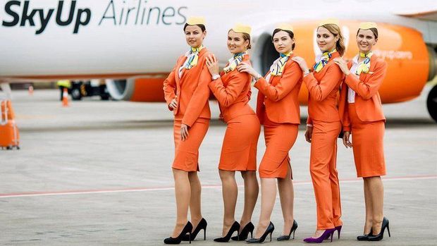 Demi Kenyamanan dan kesehatan, awak kabin maskapai di Ukraina sekarang memakai sepatu kets dan jas longgar