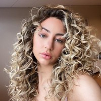 Keputusannya itu tentu disayangkan terlebih Dilay pernah mengaku jika membawa pulang mahkota Miss World adalah impiannya sejak lama. Ajang kecantikan yang diikuti para pemenang Miss World dari berbagai negara itu rencananya akan digelar di Puerto Rico dalam waktu dekat. Foto: Instagram @dilayw