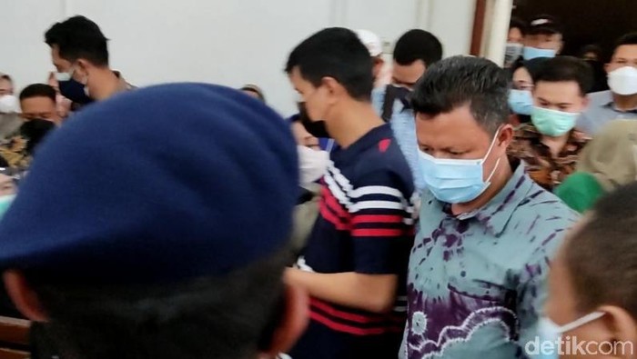 Eks ajudan Nurdin Abdullah, Syamsul Bahri hadir di sidang suap di Pengadilan Tipikor Makassar. (Hermawan/detikcom)