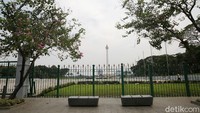 PDIP DKI Jakarta mengkritik keputusan ajang balap Formula E batal digelar di Monas, Jakarta Pusat. PDIP mengatakan belum adanya venue untuk balap mobil listrik adalah sebuah hal yang ironis. Hal itu disampaikan oleh Wakil Ketua Fraksi PDIP DPRD DKI Ima Mahdiah.