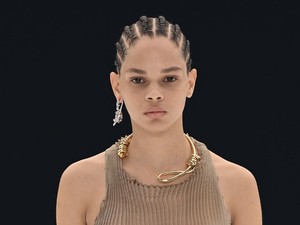 Kontroversi Kalung Jerat Givenchy di Paris Fashion Week, Bisa Picu Trauma