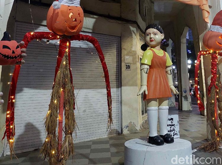 Hi... Boneka Squid Game Teror Warga Surabaya