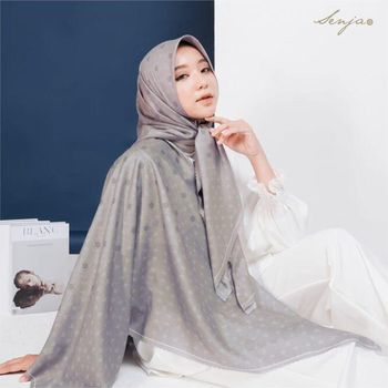 Hijab Monogram dari Senjascarf.id.