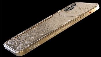 Bodinya dihiasi ukiran khas Rusia. Foto: Caviar