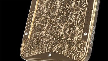 Tersemat delapan berlian di bagian belakang. Foto: Caviar