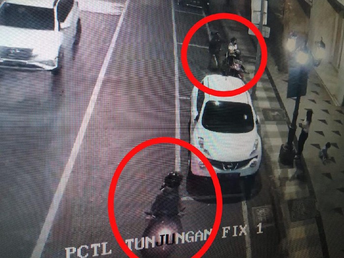 Polisi mengamankan seorang jambret di Surabaya. Pelaku beraksi dengan melukai korbannya.