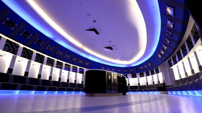 Jelang Piala Dunia 2022, Qatar Siapkan Deretan Stadion Mewah Ini DOHA, QATAR - DECEMBER 17: A general view during a stadium tour ahead of the FIFA World Cup Qatar 2022 at Al Bayt Stadium on December 17, 2019 in Doha, Qatar. (Photo by Francois Nel/Getty Images)