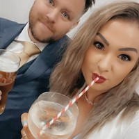 Jenni dan Richard bisa punya cucu di usia muda karena mereka punya anak di usia remaja yakni 16 tahun. Dan anak mereka, Charmaine, juga hamil di usia yang sama. Foto: Instagram Jenni Medlam