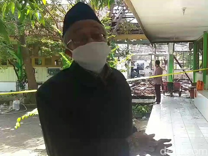 Kebakaran terjadi di Madrasah Aliyah Negeri (MAN) Kota Pasuruan pada Rabu (6/10) pukul 19.00 WIB. Pihak sekolah memberlakukan pembelajaran jarak jauh atau daring.