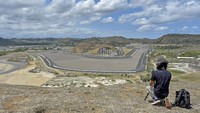 Sirkuit Mandalika di Desa Kuta, Lombok Tengah, Nusa Tenggara Barat (NTB) kini bernama Pertamina Mandalika International Street Circuit. Nama tersebut diresmikan dalam acara Penandatangan PKS Sponsorship dan Peluncuran Nama Resmi Sirkuit yang digelar hari ini, Kamis (7/10/2021).  