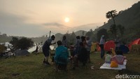 Adapun harga tiket masuk Rp 20.000 dan anak-anak gratis. Kemudian parkir motor Rp 5.000, parkir mobil Rp 10.000. Untuk berkemah/per tenda Rp 10.000. (Andi Saputra/detikTravel)
