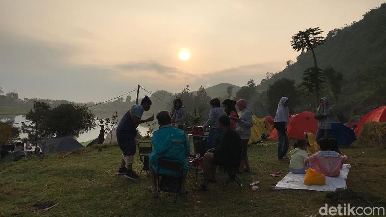 Kemping di Situ Rawa Gede Bogor Kemping di Situ Rawa Gede Bogor