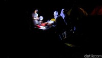 Apabila menggunakan motor dengan rute Cibubur - Cipanas Puncak - Sirnajaya. Dari Bogor, pengguna mobil bisa memilih rute Sentul atau Jonggol, sementara sepeda motor bisa melalui Cimahpar - Leuwi Hejo - Citeureup. Bisa juga lewat jalur Cibubur-Jonggol-Sukamakmur. (Andi Saputra/detikTravel)