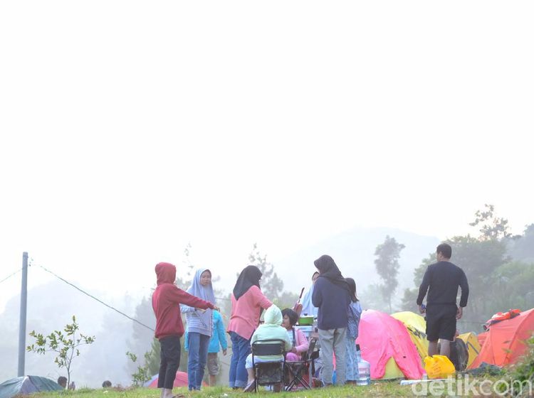 Foto: Kemping Asyik di Situ Rawa Gede Bogor Tanpa Pusing Sinyal HP
