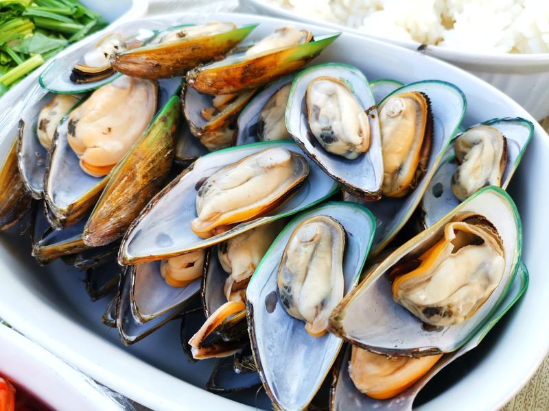 Kerang Ijo hingga Kerang Batik Jadi Menu Favorit di Seafood Gerobakan