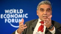 Seorang profesor sekaligus peneliti di National University of Singapore, Kishore Mahbubani, memuji Jokowi sebagai sosok pemimpin yang jenius. Dok. World Economic Forum/CC BY-SA
