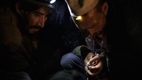 Ladang opium Afghanistan yang luas adalah sumber dari mayoritas heroin dunia, dan negara itu telah muncul sebagai produsen shabu yang signifikan. Hal itu yang mmemicu kecanduan besar-besaran di seluruh negeri.