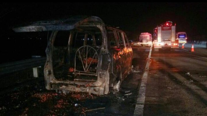 Mobil Jenazah Aset Masjid di Jakarta Terbakar di Tol Jombang