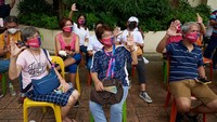 Ibu tiga anak itu mundur dari kabinet Duterte, kurang dari enam bulan setelah pelantikannya sebagai menteri perumahan, setelah seorang staf presiden mengatakan padanya bahwa dia dilarang mengikuti rapat-rapat kabinet.