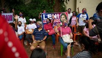Robredo mengalahkan Marcos Jr untuk posisi wakil presiden pada tahun 2016.