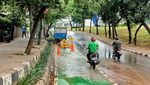 Penampakan Pipa Bocor Bikin Genangan Air di Jl Sudirman