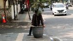 Duh... Pot Tanaman di Jalan Dewi Sartika Bandung Dibiarkan Rusak