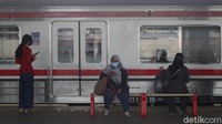 Adapun proyek rel dwi ganda Bekasi-Cikarang berlangsung sejak November 2019 hingga Desember 2021. Pembangunan ini membuat Stasiun Bekasi juga ikut direnovasi. Dengan perluasan tersebut, nantinya Stasiun Bekasi memiliki empat peron, dari semula hanya dua peron yang panjangnya dari 240 meter menjadi 300 meter.