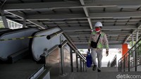 Stasiun Bekasi nantinya juga memiliki dua lantai yang dilengkapi dengan 12 unit eskalator, serta enam lift untuk disabilitas. Fasilitas lain yang dibangun adalah area parkir dengan total 6.800 meter persegi (m2).