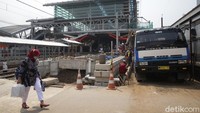 Menteri Perhubungan Budi Karya Sumadi memastikan pembangunan Stasiun Bekasi selesai akhir tahun nanti. Stasiun ini akan menjadi stasiun besar yang melayani keberangkatan luar kota.