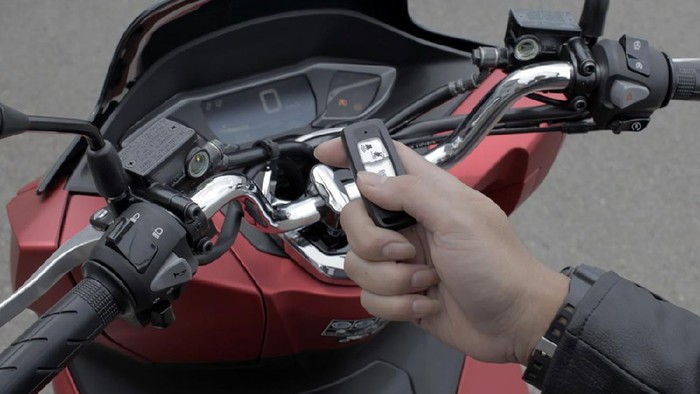 Remote keyless motor kena air hujan aman nggak ya?
