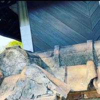 Sebagian orang mungkin terkejut melihat rumah masa kecil juri Masterchef Indonesia ini mengingat status chef terkenal yang disandangnya. (Foto: Instagram/@junarorimpandeyofficial)