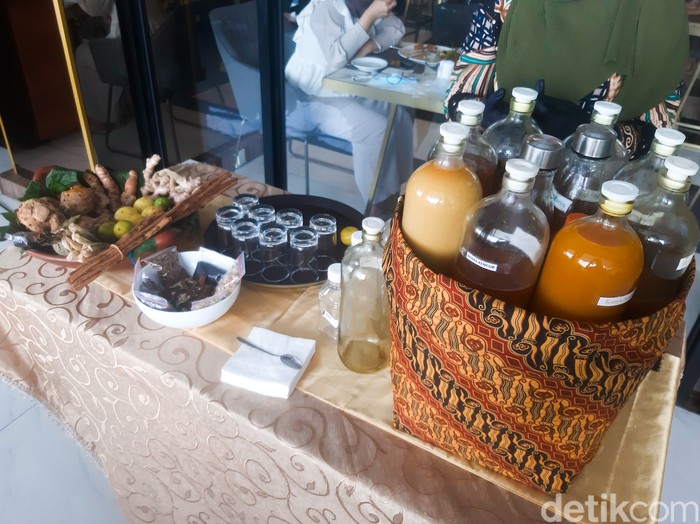 Sarapan di Sofa Resto BigLand Hotel Bogor Sarapan di Sofa Resto BigLand Hotel Bogor. Ada sekitar 30 pilihan hidangan dengan konsep buffet. Terdiri dari 3 tipe menu, sarapan khas Indonesia, continental, dan American breakfast. Ada juga pondokan yang tematik mengangkat kuliner khas Bogor.