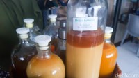 Uniknya di sini juga ada jamu tradisional. Seperti beras kencur, kunyit asam, hingga temulawak. Foto: detikFood/Yenny Mustika Sari