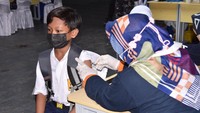 Dalam program ini, TNI AL diwakili oleh Komando Lintas Laut Militer (Kolinlamil) menyediakan 1.200 vaksin Sinovac.