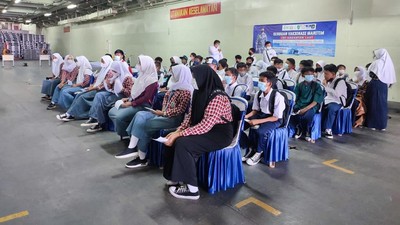 Serbuan Vaksinasi Maritim Sasar Para Pelajar di Subang