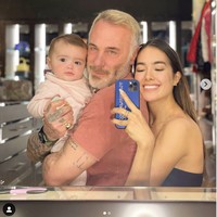 Ginaluca Vacchi dan Sharon Fonseca saat ini tinggal di dua tempat antara Italia dan Miami, Amerika Serikat. Gianluca disebut punya harta berlimpah. Menurut Daily Mail, kekayaannya ditaksir mencapai 350 juta pound sterling atau sekitar Rp 6,3 triliun.  Dia punya bisnis di bidang manufaktur otomotif. Foto: Dok. Instagram @gianlucavacchi, @sharfonseca