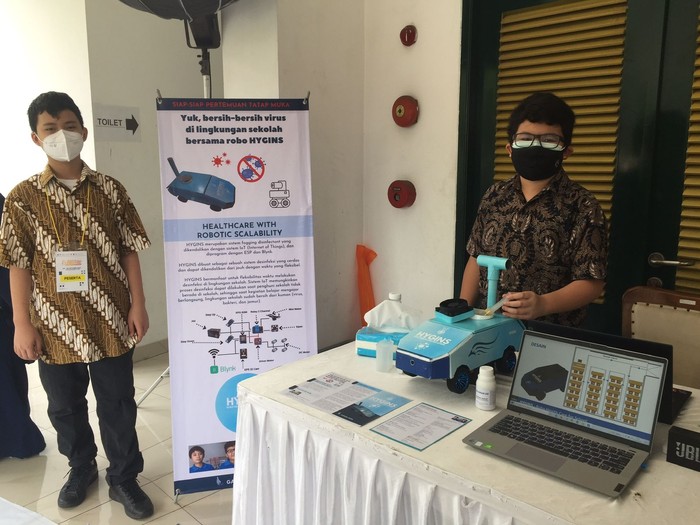 Siswa SMP di Bogor Ciptakan Robot HYGINS
